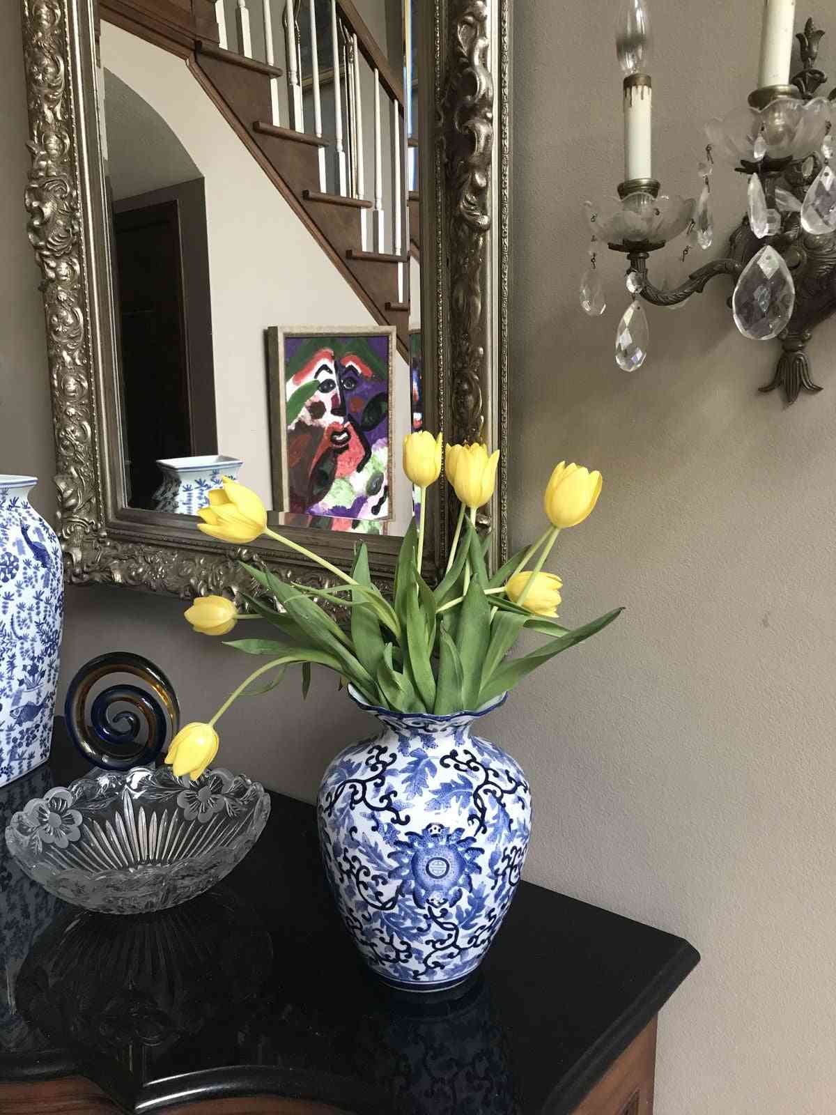 Blue-White Tung Chi Vase – Elegant Antique Décor